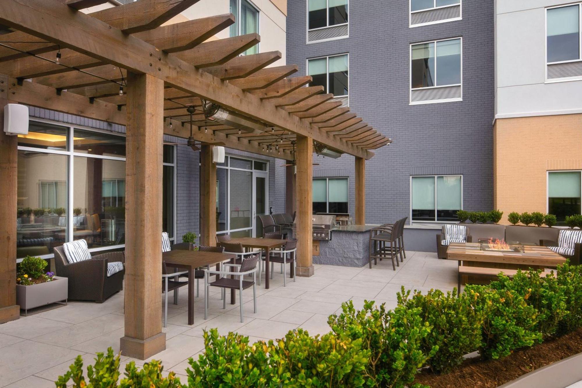 Fairfield Inn & Suites By Marriott Louisville Northeast Екстериор снимка